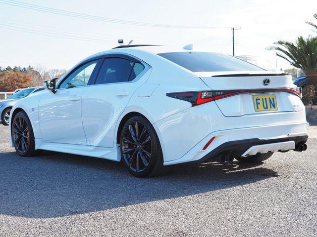 TOYOTA LEXUS IS300H 2023 Image 31