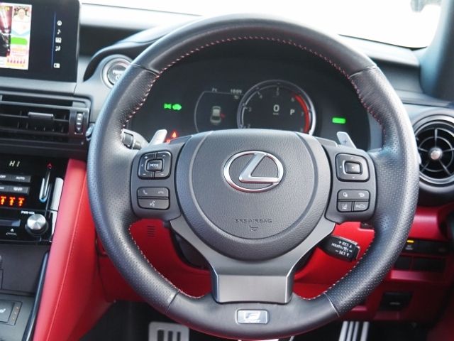 TOYOTA LEXUS IS300H 2023 Image 31