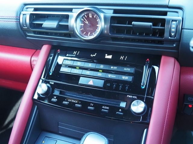 TOYOTA LEXUS IS300H 2023 Image 31