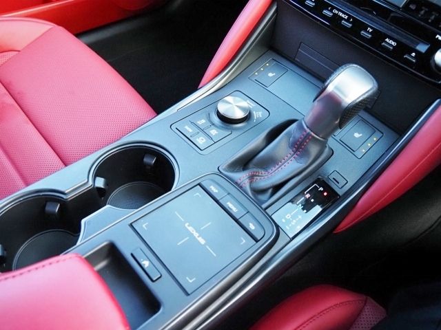 TOYOTA LEXUS IS300H 2023 Image 31