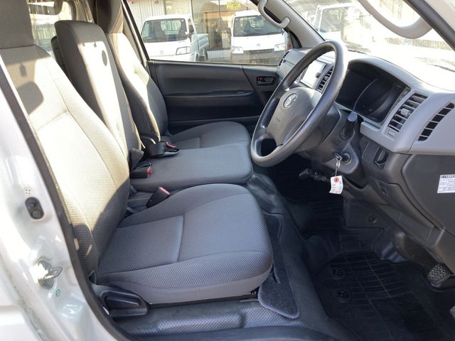 TOYOTA HIACE VAN 2WD 2013 Image 31