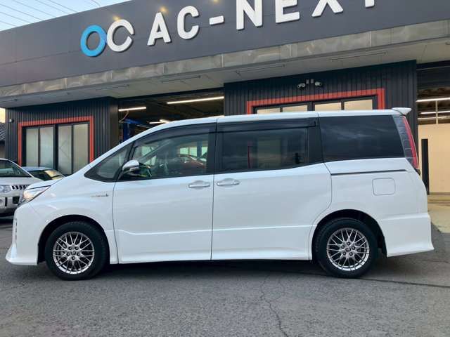 TOYOTA NOAH HYBRID 2019 Image 31