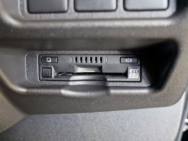 TOYOTA HIACE VAN 4WD 2021 Image 31