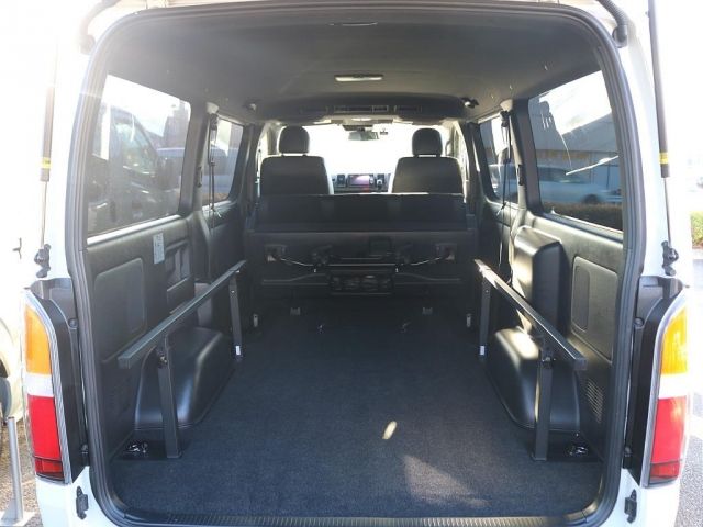 TOYOTA HIACE VAN 4WD 2019 Image 31