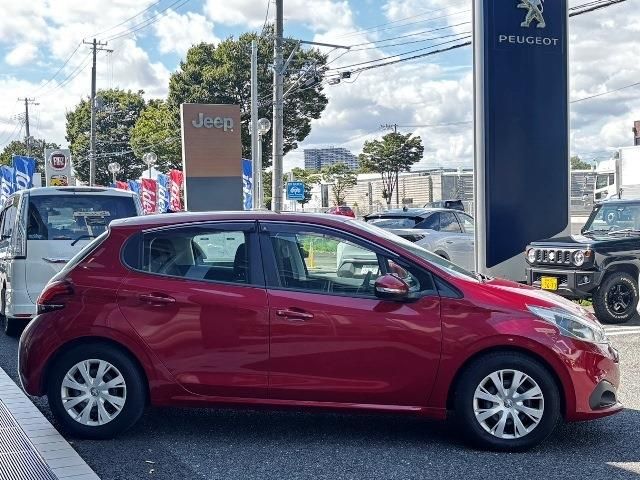 PEUGEOT 208 2018 Image 31