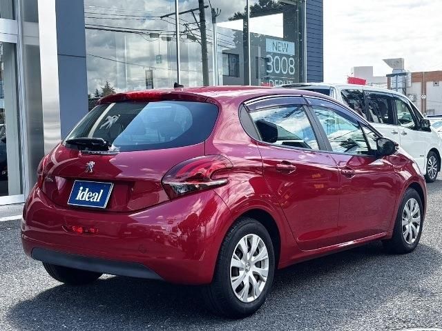 PEUGEOT 208 2018 Image 31