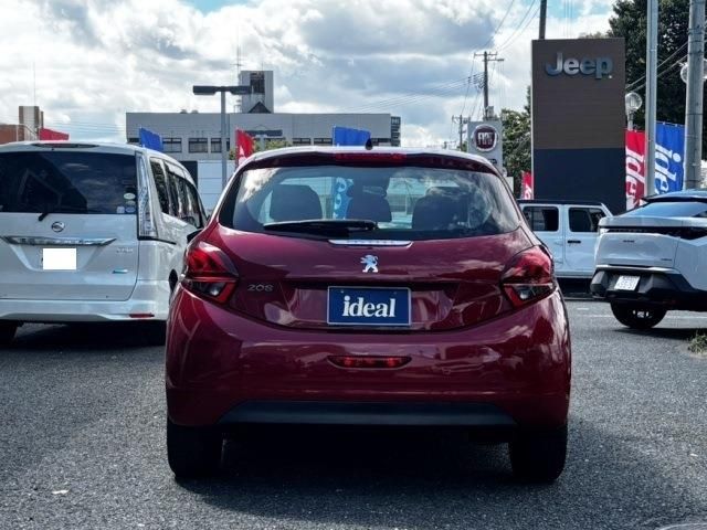 PEUGEOT 208 2018 Image 31