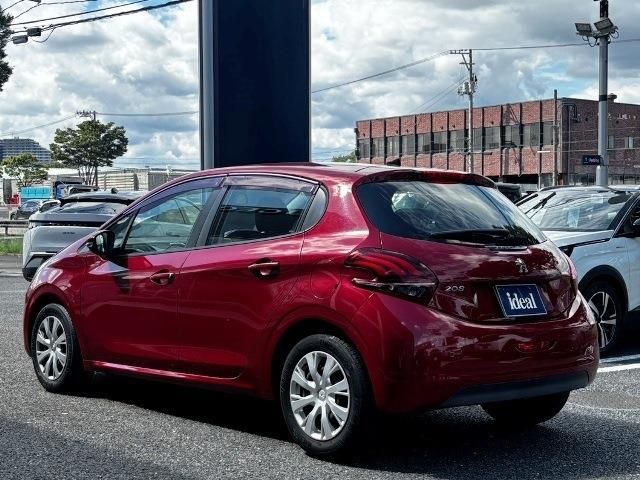 PEUGEOT 208 2018 Image 31