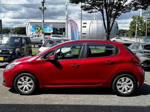 PEUGEOT 208 2018 Image 31