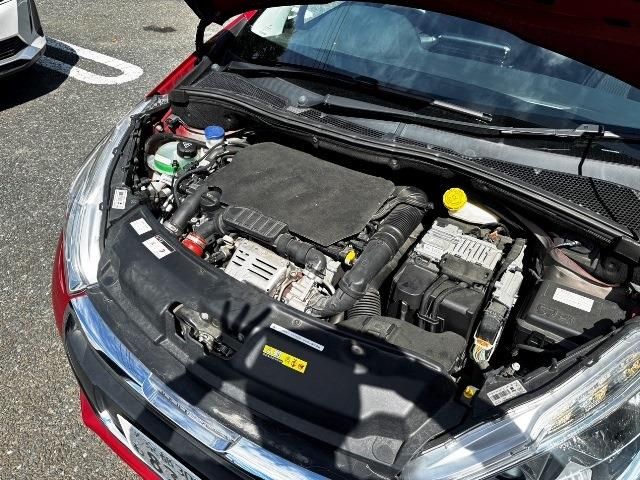 PEUGEOT 208 2018 Image 31