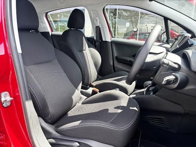 PEUGEOT 208 2018 Image 31