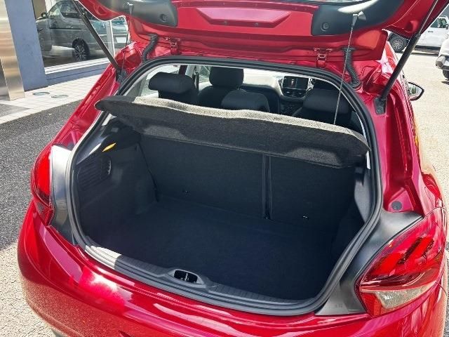 PEUGEOT 208 2018 Image 31