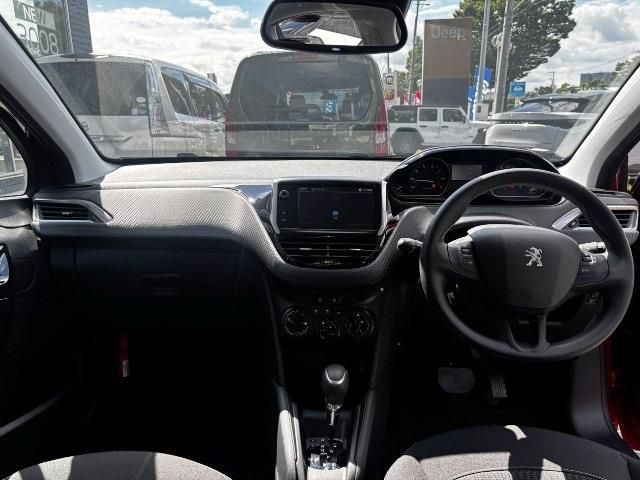 PEUGEOT 208 2018 Image 31