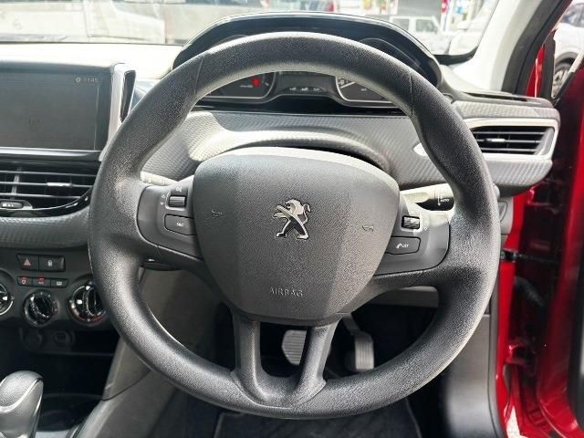 PEUGEOT 208 2018 Image 31