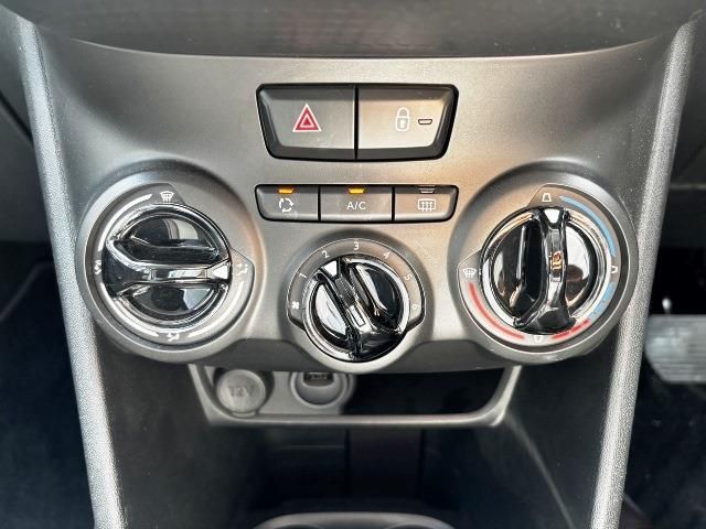 PEUGEOT 208 2018 Image 31