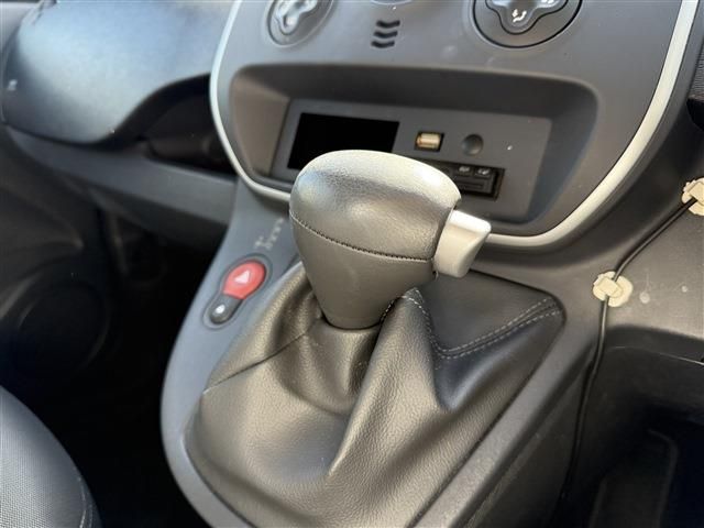 RENAULT KANGOO 2018 Image 31