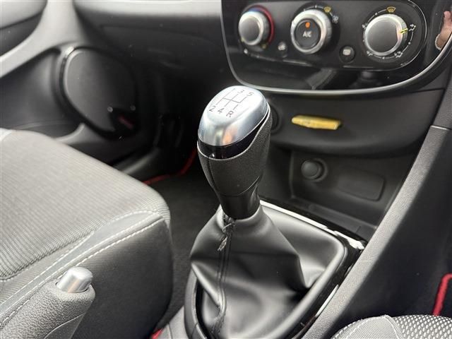 RENAULT LUTECIA 2018 Image 31