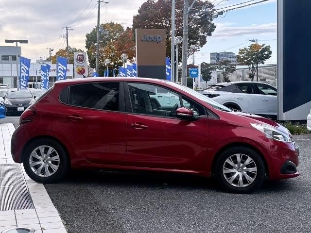 PEUGEOT 208 2017 Image 31