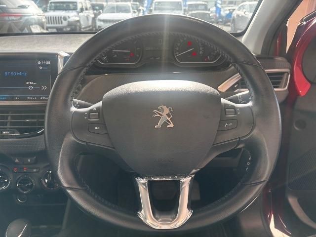 PEUGEOT 208 2017 Image 31
