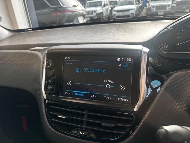 PEUGEOT 208 2017 Image 31