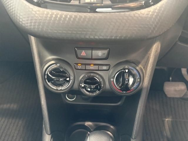 PEUGEOT 208 2017 Image 31