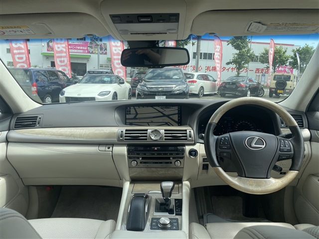 TOYOTA LEXUS LS600H 2015 Image 31