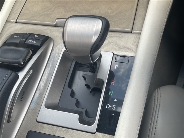 TOYOTA LEXUS LS600H 2015 Image 31