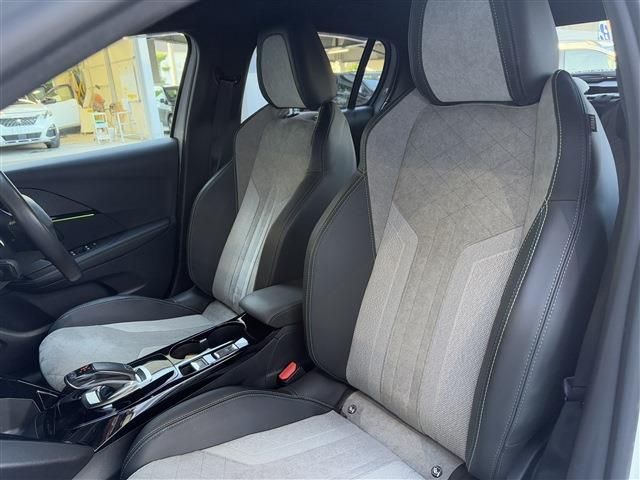 PEUGEOT 208 2021 Image 31