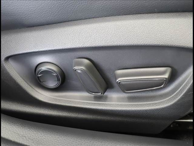 TOYOTA CAMRY HYBRID 2019 Image 31