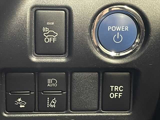 TOYOTA NOAH HYBRID 2018 Image 31