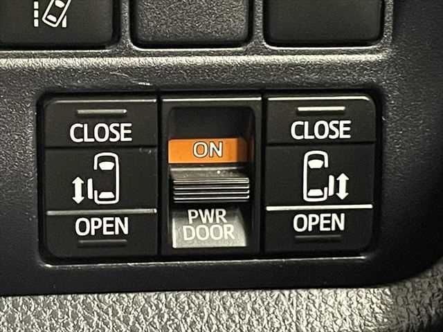 TOYOTA NOAH HYBRID 2018 Image 31