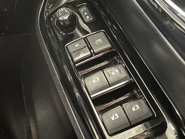 TOYOTA NOAH HYBRID 2018 Image 31