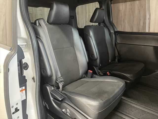 TOYOTA NOAH HYBRID 2018 Image 31