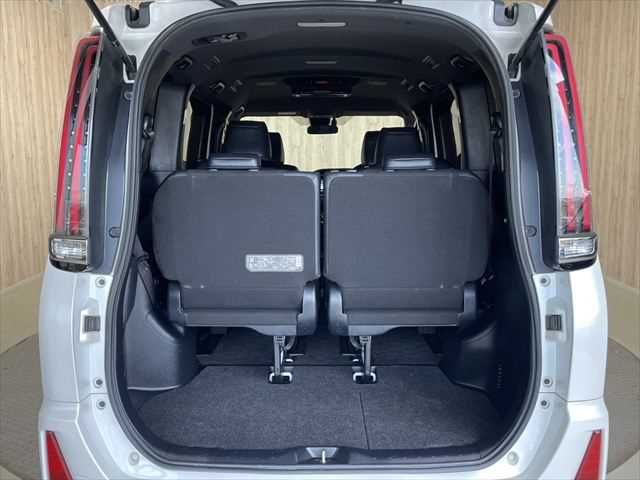 TOYOTA NOAH HYBRID 2018 Image 31