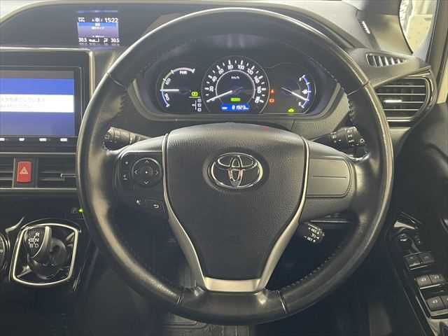 TOYOTA NOAH HYBRID 2018 Image 31