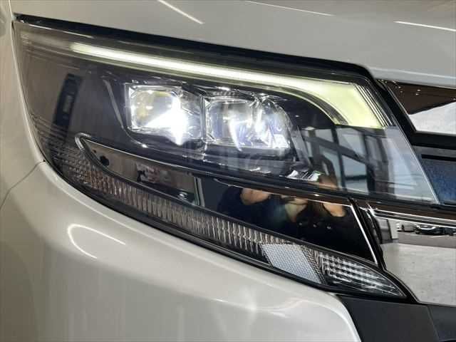 TOYOTA NOAH HYBRID 2018 Image 31