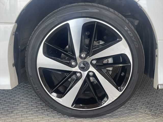 TOYOTA NOAH HYBRID 2018 Image 31