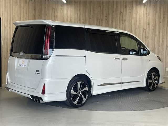 TOYOTA NOAH HYBRID 2018 Image 31