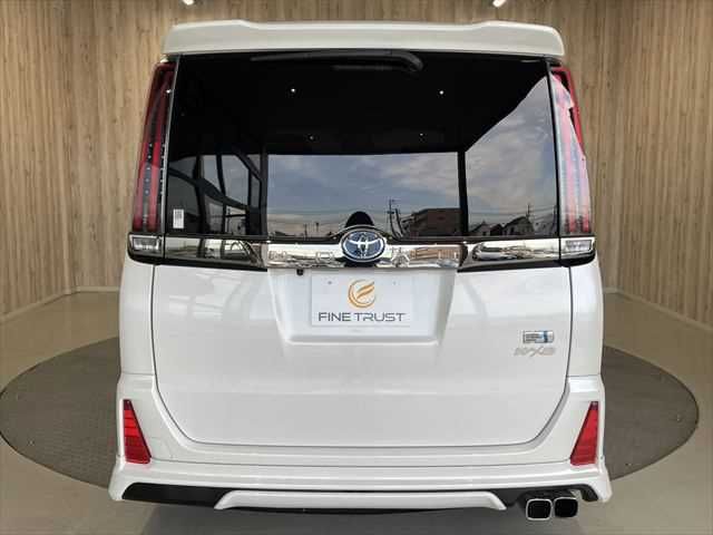 TOYOTA NOAH HYBRID 2018 Image 31