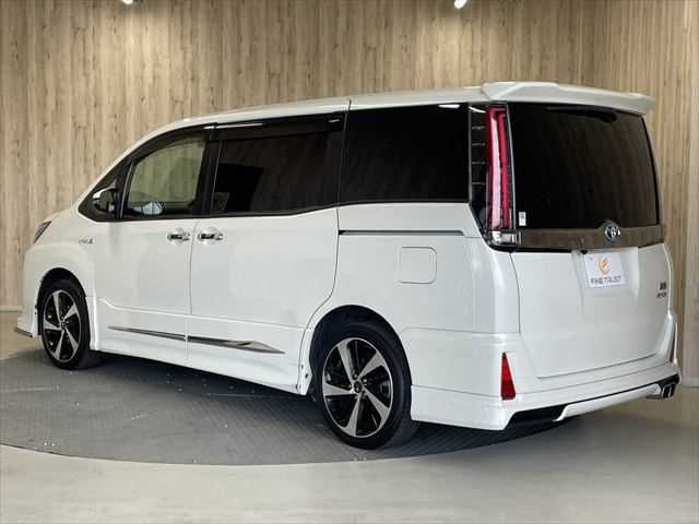 TOYOTA NOAH HYBRID 2018 Image 31