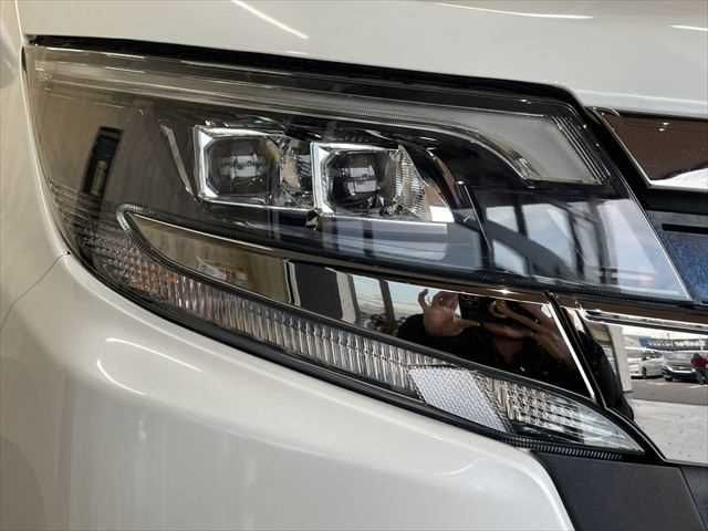 TOYOTA NOAH HYBRID 2018 Image 31