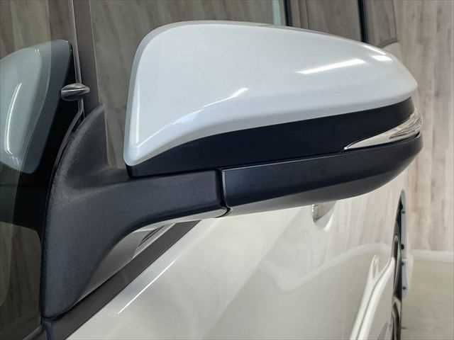 TOYOTA NOAH HYBRID 2018 Image 31