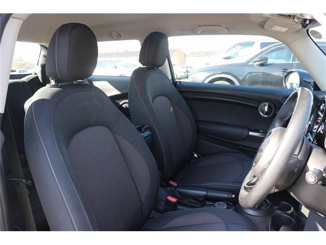 BMW MINI COOPER D 2018 Image 31