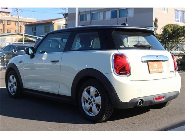 BMW MINI COOPER D 2018 Image 31