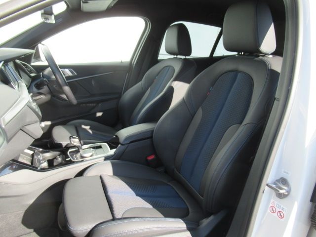 BMW 1SERIES 2022 Image 31