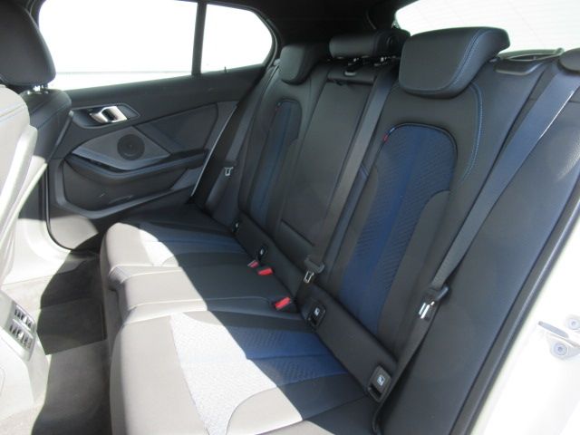 BMW 1SERIES 2022 Image 31