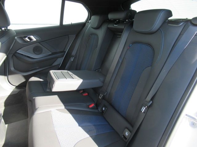 BMW 1SERIES 2022 Image 31