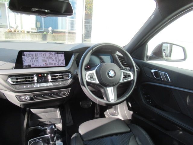 BMW 1SERIES 2022 Image 31