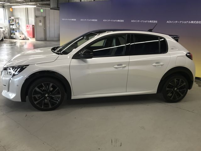 PEUGEOT 208 2021 Image 31