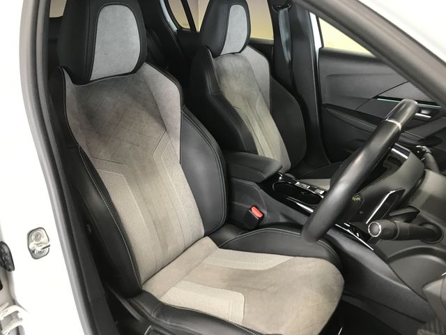 PEUGEOT 208 2021 Image 31